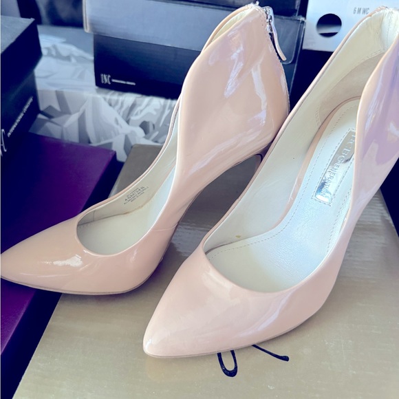 BCBGeneration Pumps - Picture 1 of 5